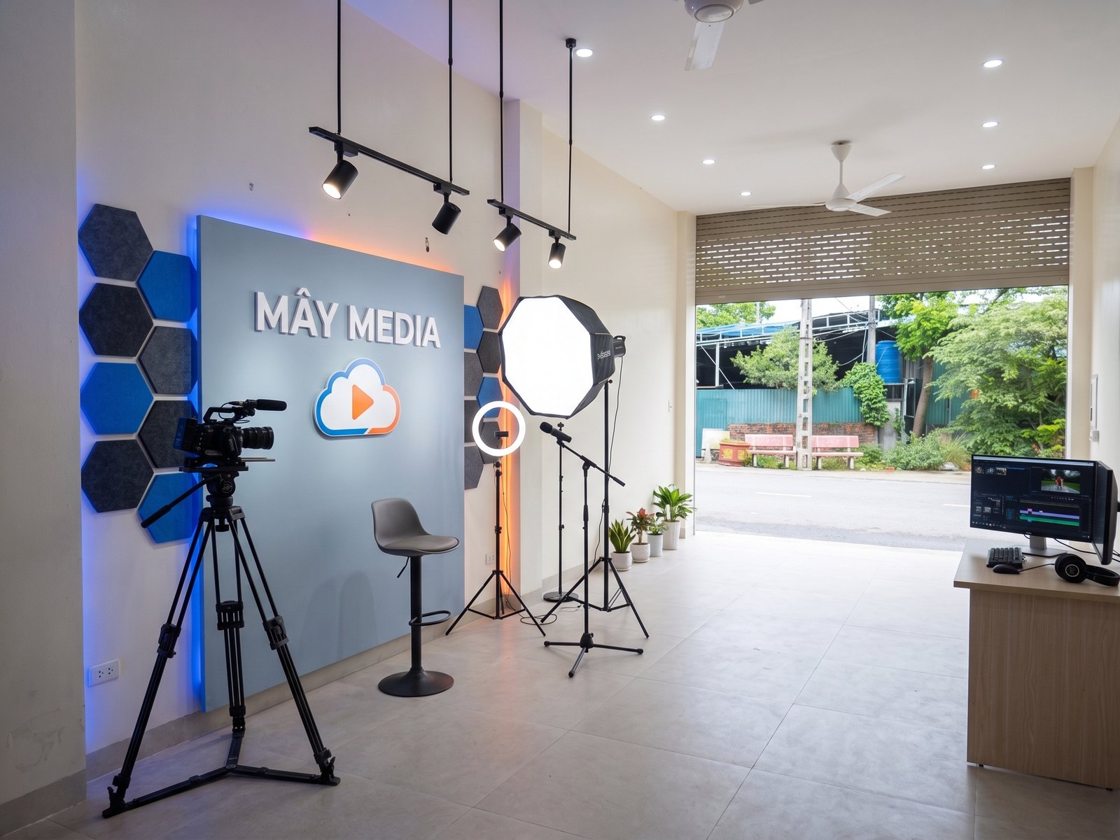 Phối cảnh góc quay content của studio Mây Media